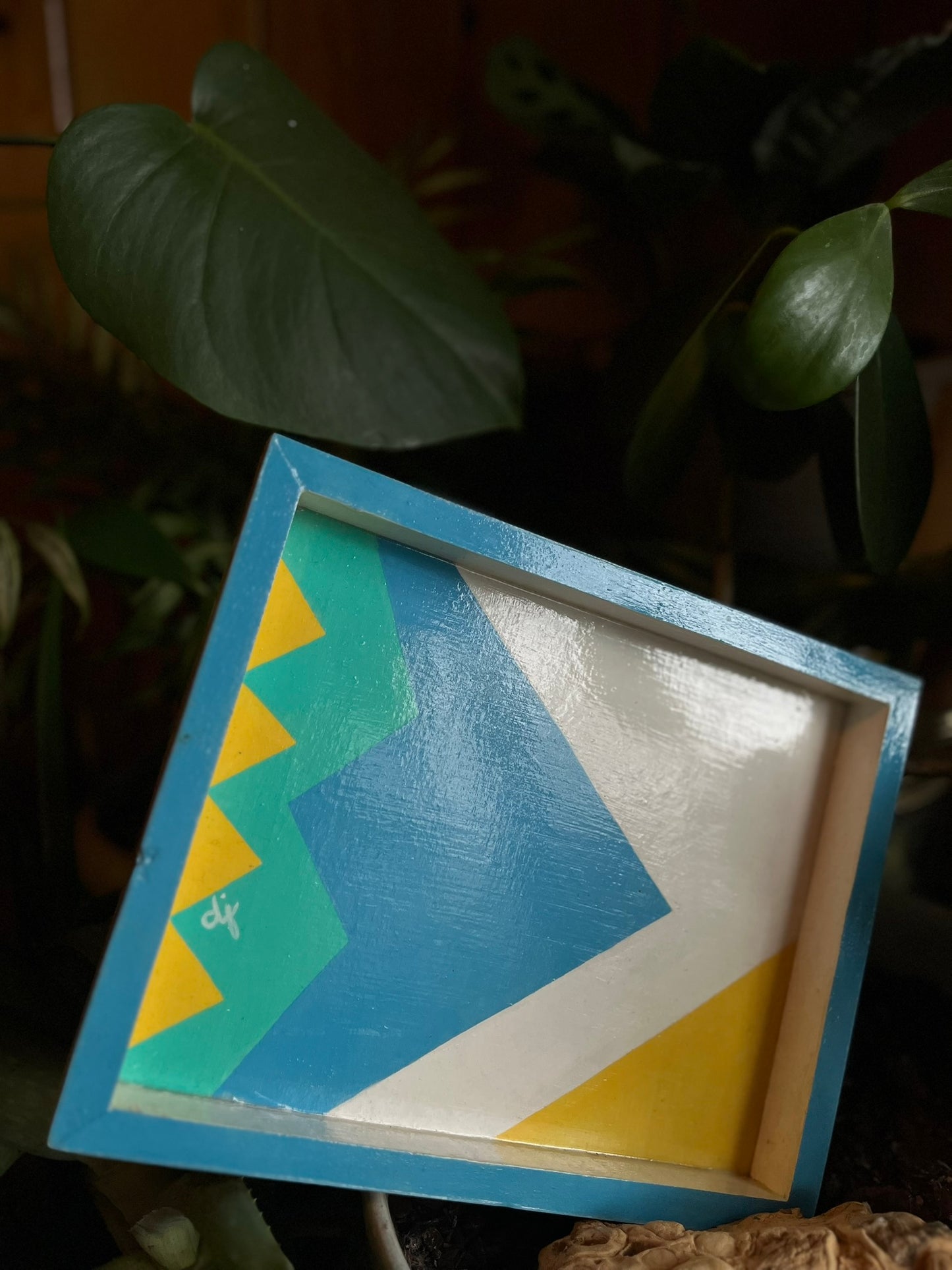 the ‘Tray of Triangulation’ rolling tray